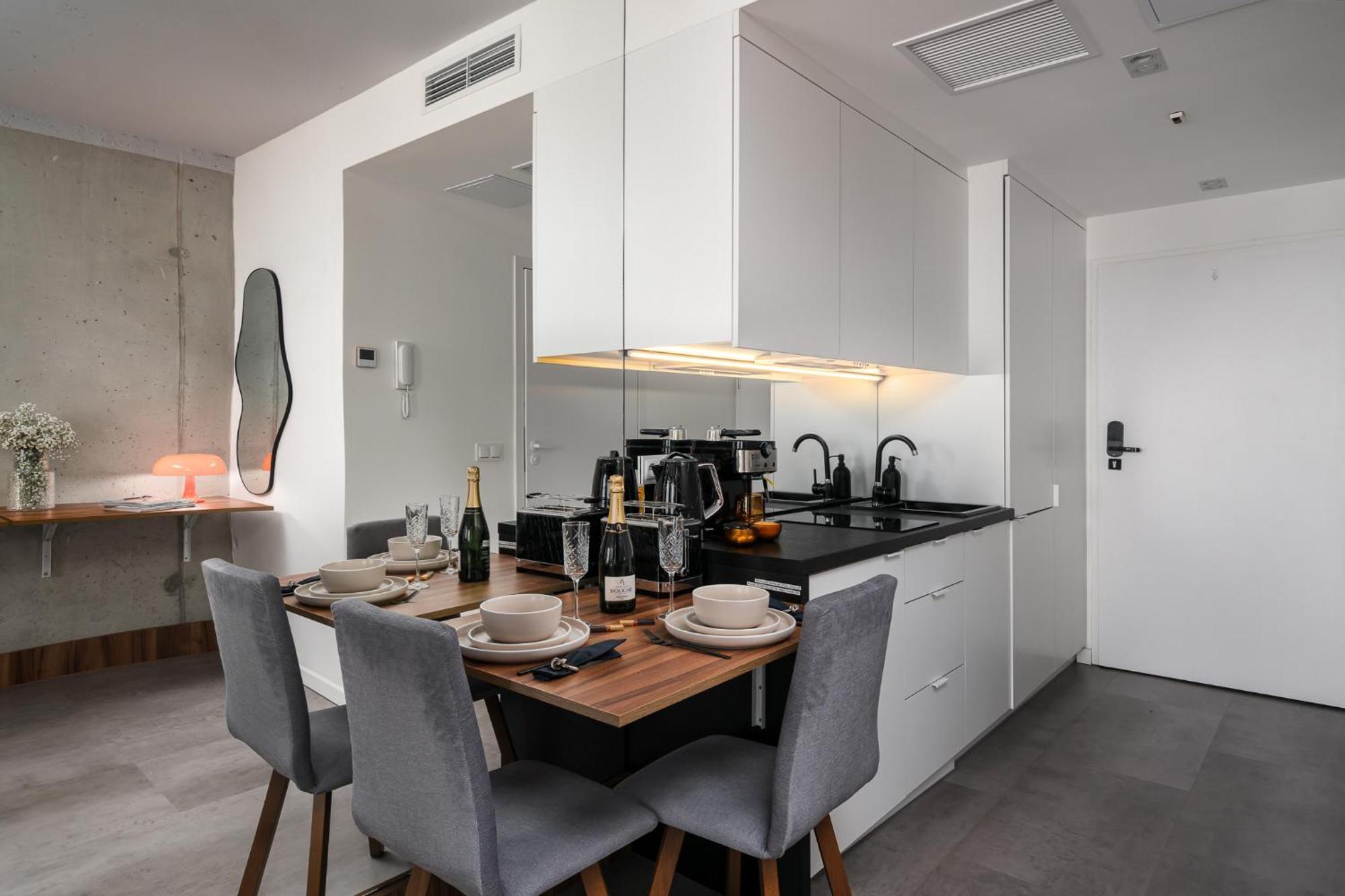 Apartments Wroc'Love By Me &301 Legnicka & Self Check-In 24H & Lift & Air Conditioning Wrocław Exteriör bild